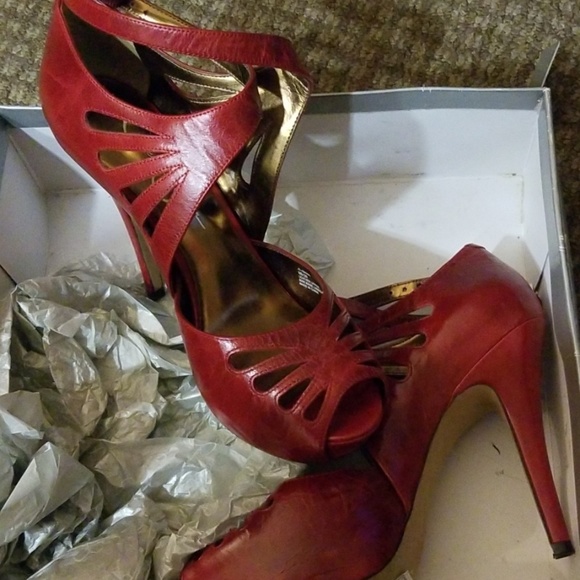 Ankle Strap Heels - Picture 1 of 2